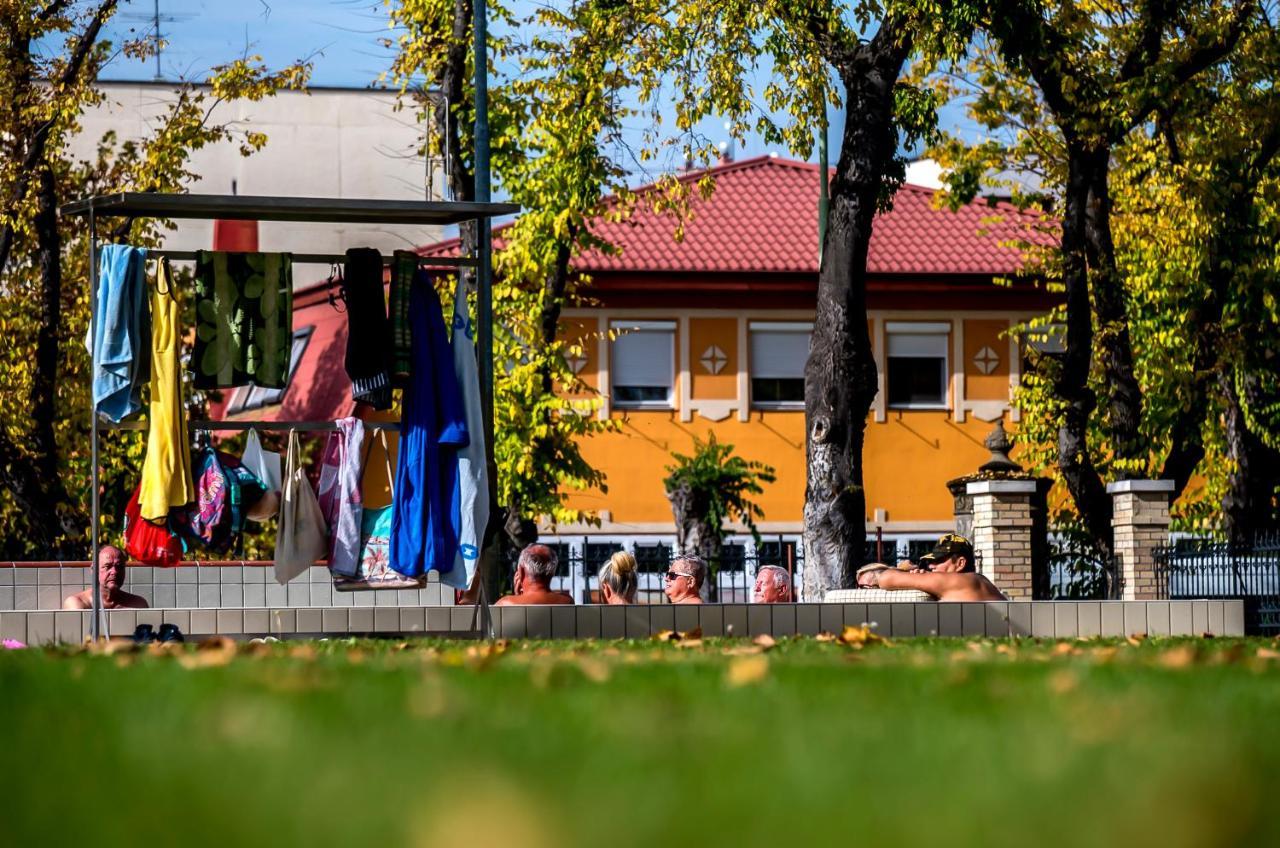 Cvse Clubhaz Es Panzio Bed and Breakfast Cegléd Buitenkant foto
