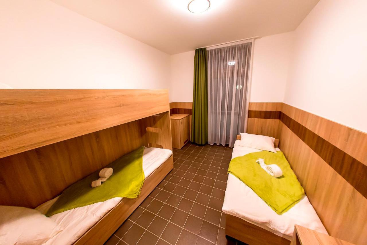 Cvse Clubhaz Es Panzio Bed and Breakfast Cegléd Buitenkant foto