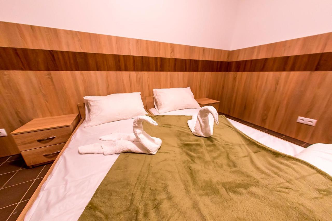 Cvse Clubhaz Es Panzio Bed and Breakfast Cegléd Buitenkant foto