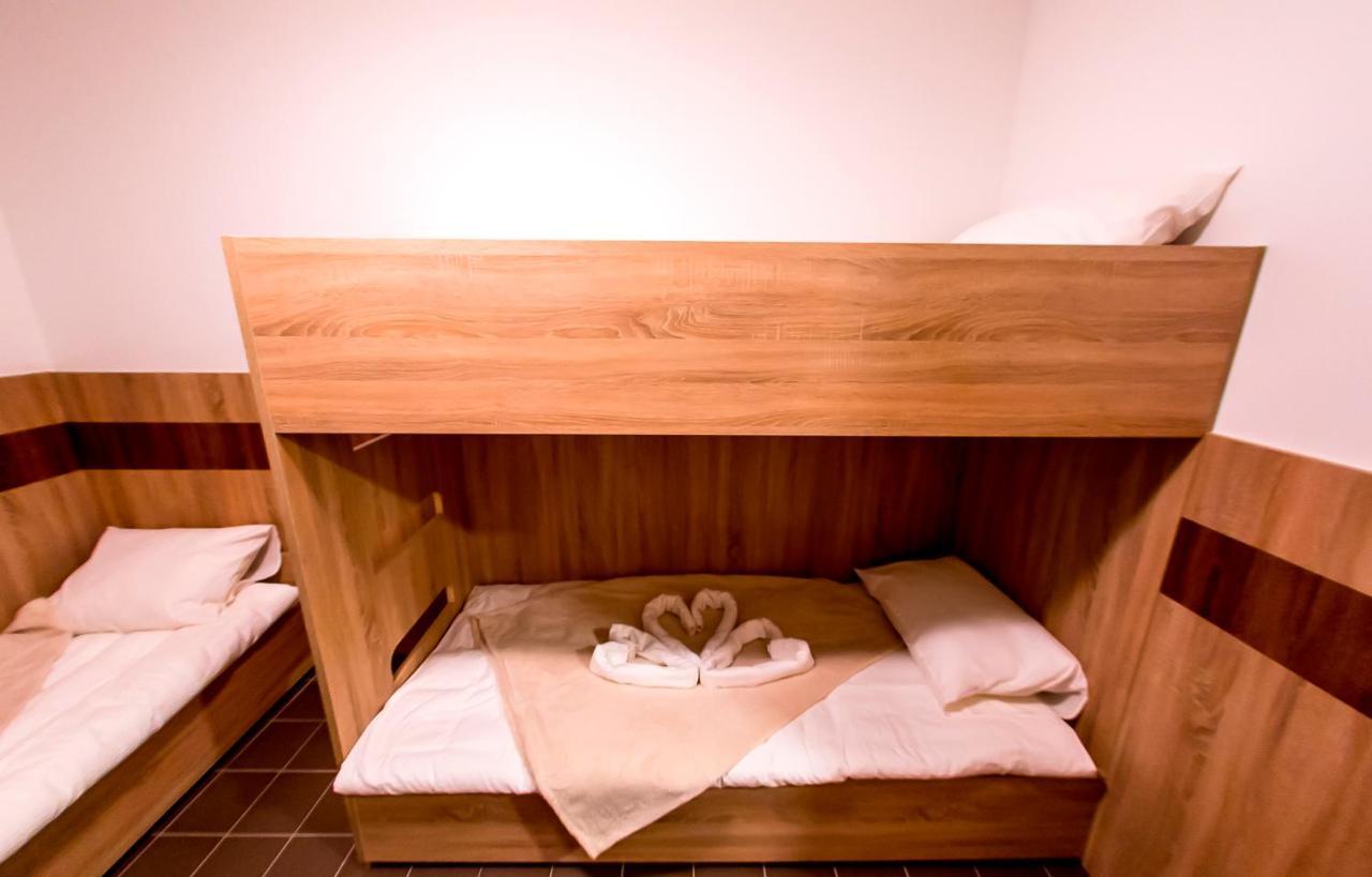 Cvse Clubhaz Es Panzio Bed and Breakfast Cegléd Buitenkant foto