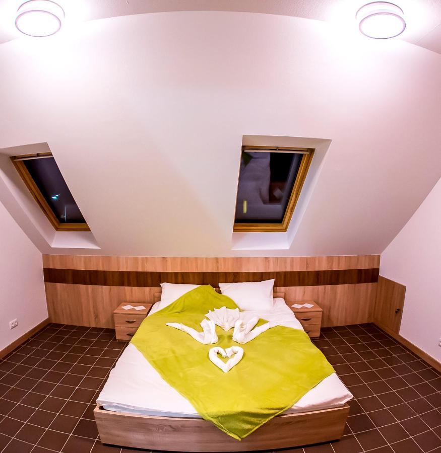 Cvse Clubhaz Es Panzio Bed and Breakfast Cegléd Buitenkant foto