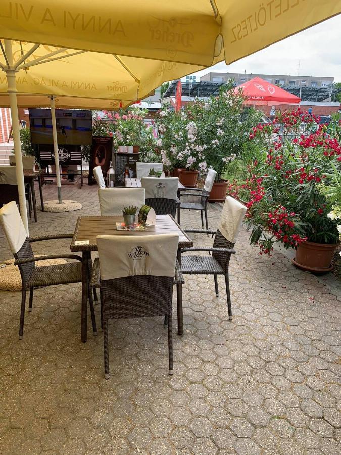 Cvse Clubhaz Es Panzio Bed and Breakfast Cegléd Buitenkant foto